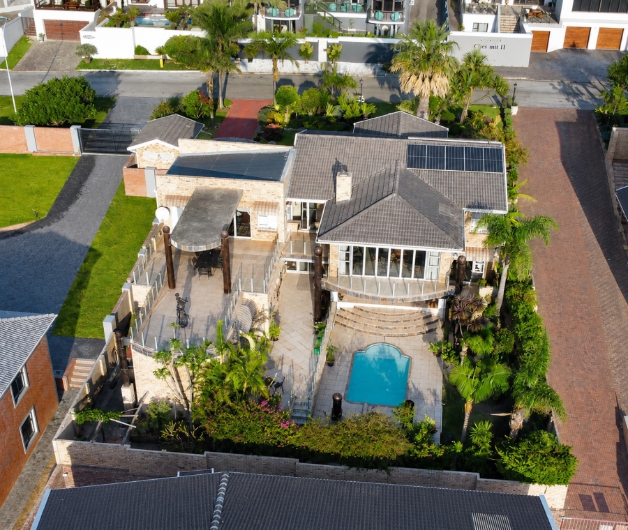 5 Bedroom Property for Sale in Wavecrest Eastern Cape